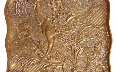 Vide poche en bronze à patine dorée monogrammé de M & K pour Majorelle et Kreitz. Aux armes et à la devise de la Lorraine. 30 x 30 cm.
