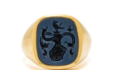 YELLOW GOLD AND DYED ONYX INTAGLIO RING