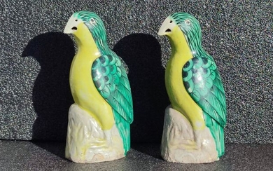 a pair of parrots (2) - Porcelain - China - 18th century