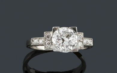 Solitaire ring with brilliant