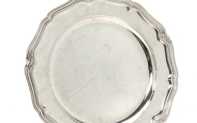 Round Danish silver dish. K. C. Hermann, 1929. Weight 1237 g. Diam. 37.5 cm.