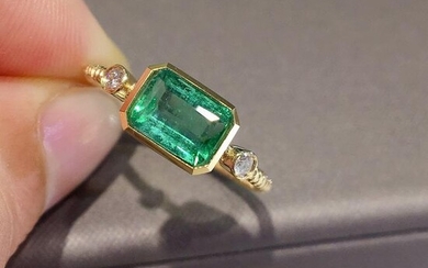 18K Yellow Gold 1.04ct Emerald & Diamond Ring