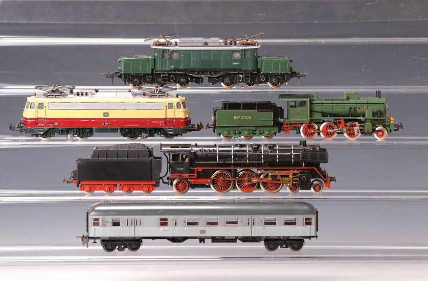 4 locomotives and 11 wagons, Trix Express, HO...