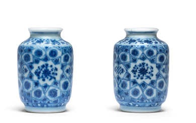 A pair of blue and white 'lantern' jarlets