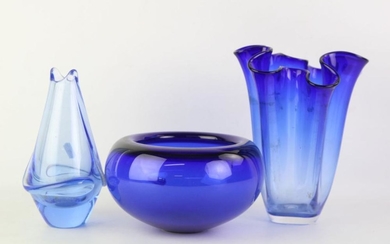 Cobalt Blue Bowl with Two Vases Incl. Handerchief