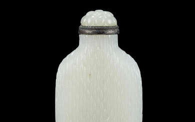 A fine white jade 'basket-weave' snuff bottle
