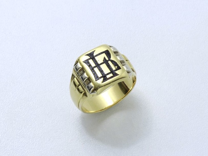750 thousandths gold signet ring, monogrammed LB, set...