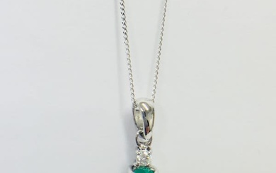 9CT White Gold Emerald diamond pendant