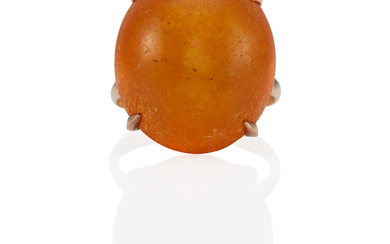 A 14K ROSE GOLD AND RECONSTRUCTED AMBER RING