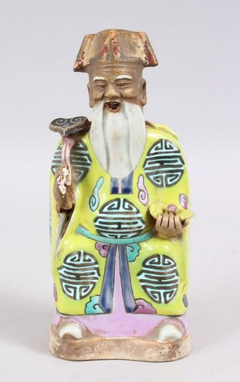 A 18TH CENTURY CHINESE FAMILLE ROSE PORCELAIN FIGURE OF