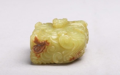 A CHINESE YELLOW JADE 'DRAGONS' PAPERWEIGHT