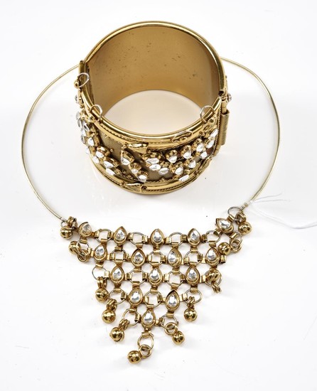 A COLLECTION OF COSTUME JEWELLERY, INCLUDING THREE CUFF BANGLES AND A WHITE PASTE SET NECKLACE