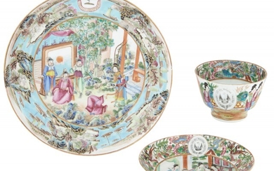 A Chinese Export Famille Rose Porcelain Crested Plate