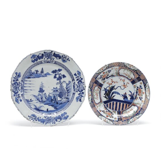 NOT SOLD. A Chinese blue and white dish and a Chinese Imari dish. 18th century. (2) – Bruun Rasmussen Auctioneers of Fine Art