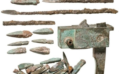 A Chinese crossbow lock and a lot of 29 arrow heads