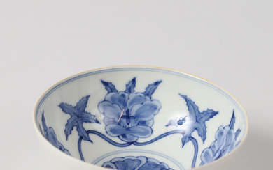 A Chinese porcelain bowl, 20th century.