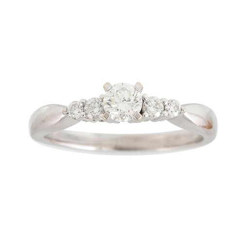 A DIAMOND SOLITAIRE RING, the centre brilliant cut diamond f...