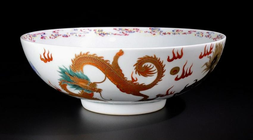 A FAMILLE ROSE LARGE BOWL WITH QILI SONGSHU PAINTED