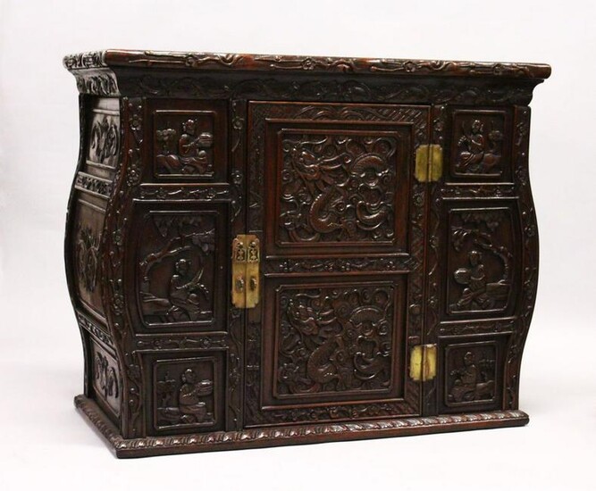 A GOOD 19TH CENTURY CHINESE CARVED HARDWOOD / HONGMU