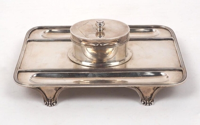 A George V silver inkstand, London, 1915, Mappin & Webb, of rectangular form with oval well to centre, the hinged lid opening to reveal a glass liner, 14 x 19.5cm, approx. weight 13.7oz
