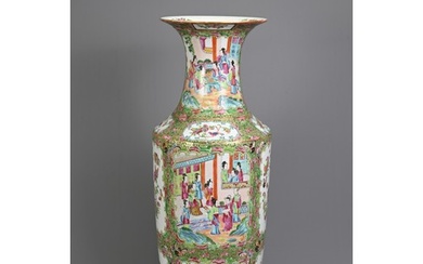 A LARGE CHINESE CANTON FAMILLE ROSE PORCELAIN VASE, 19TH CEN...