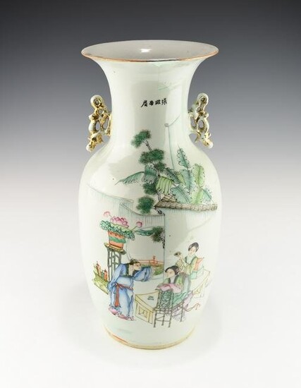 A LARGE EARLY REPUBLIC PERIOD CHINESE FAMILLE ROSE VASE