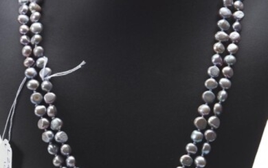 A MATINÉE LENGTH STRAND OF BAROQUE SILVER FRESHWATER PEARLS, TOTAL LENGTH 130CMS