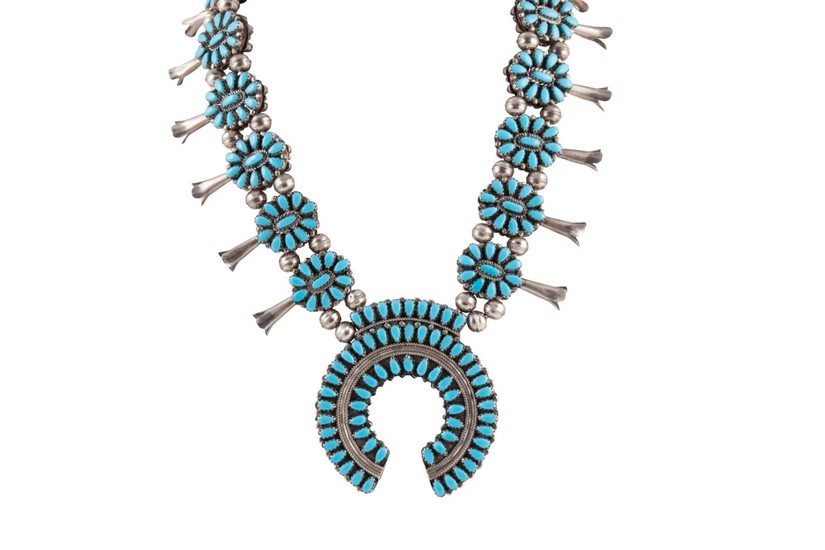 A NATIVE AMERICAN NAVAJO INDIAN NECKLACE, set with turquoise...