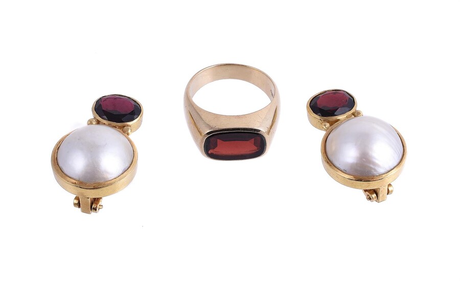 A PAIR OF MABÉ PEARL AND GARNET EAR CLIPS AND A GARNET RING