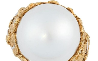 A PEARL DRESS RING, BUCCELLATI set with a central south