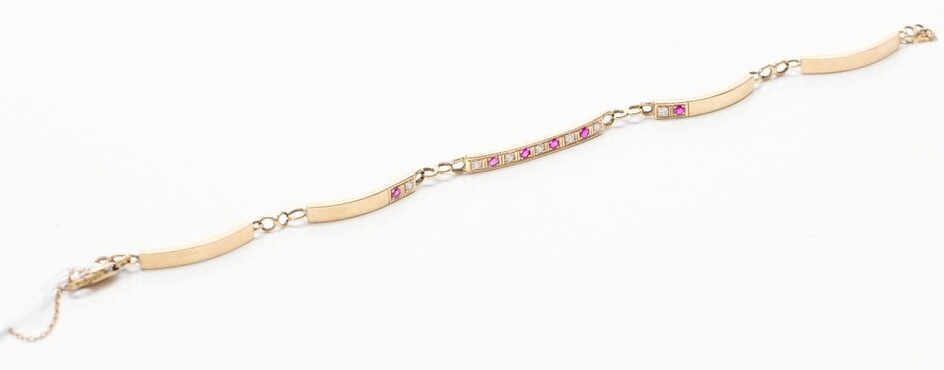 A RUBY AND DIAMOND BRACELET IN 9CT GOLD, LENGTH 20CMS, 11.7GMS