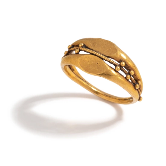 A Roman Gold Double Finger Ring