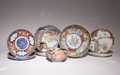 A SMALL COLLECTION OF JAPANESE IMARI PIECES