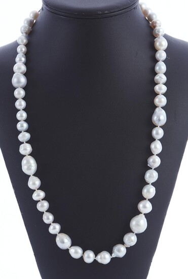 A STRAND OF FIFTY THREE SOUTH SEA PEARLS (MATINEE LENGTH) IN VARYING SHAPES AND SIZES, TOTAL LENGTH 700MM