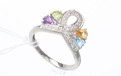 A TOPAZ, AMETHYST, PERIDOT, CITRINE AND DIAMOND DRESS RING IN 10CT WHITE GOLD, RING SIZE N, 2.9GMS