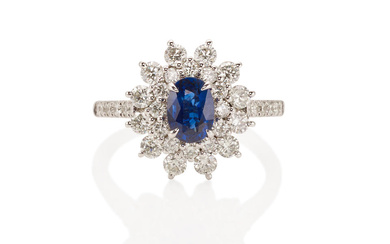 A WHITE GOLD, SAPPHIRE AND DIAMOND RING