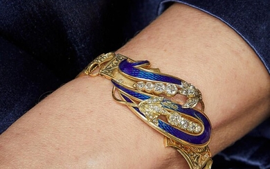 A diamond, enamel and gold bracelet, circa 1840. Gross weight: 26.52 gr (shock to enamel).