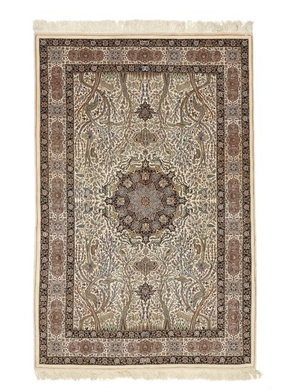A double signed Mashad carpet, Persia. Signed: Iran Mashad Bager Golparvar. 250×163 cm.