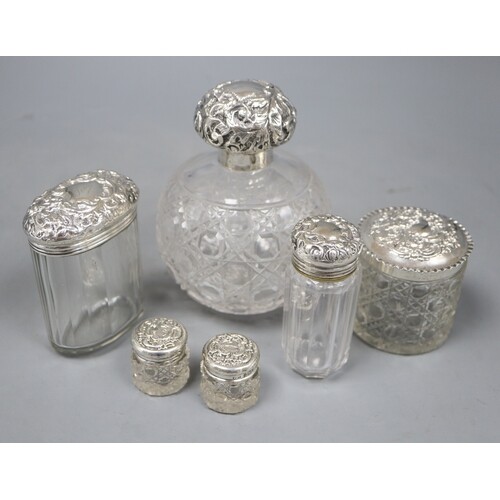 A late Victorian silver mounted cut glass scent bottle, Ches...