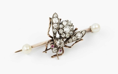 A late Victorian/Edwardian diamond and gem set insect bar brooch,...