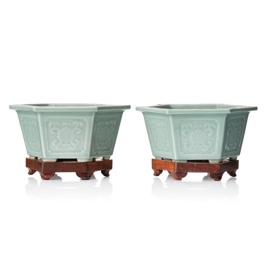 A pair of Chinese Celadon flower pots, late Qing dynasty/early 20th Century.