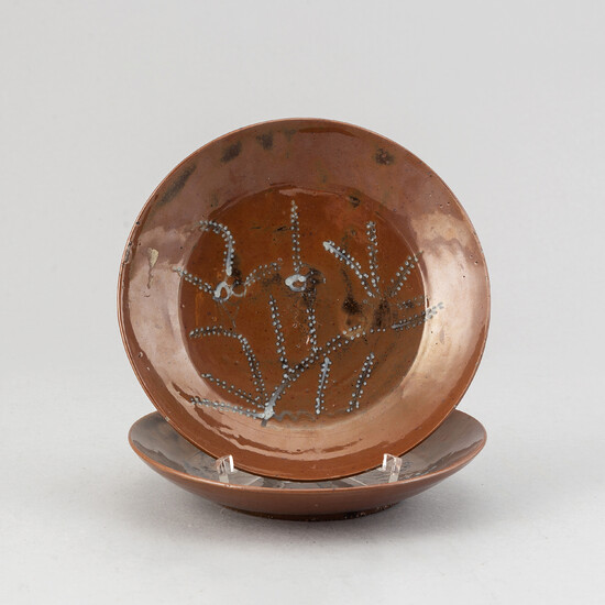 A pair of Japanese ceramic brown glazed dishes, 20th century.