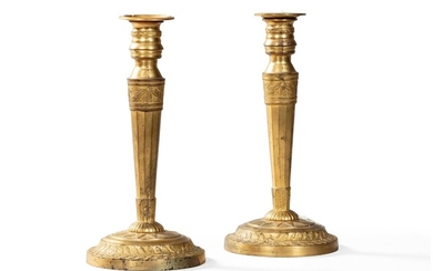 A pair of gilt-bronze candlesticks, Restauration | Paire de flambeaux commémoratifs en bronze doré, d’époque Restauration
