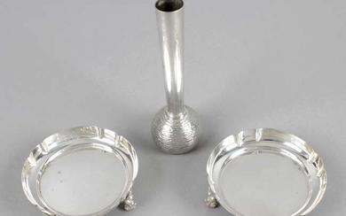 A selection of small silver items to include a bud vase, pair of dishes, miniature tyg, pair of twin-handled cups & a footed bowl.