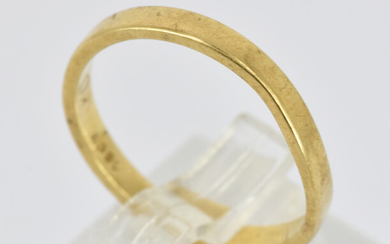 AN 18ct YELLOW GOLD RING