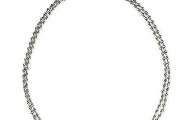 AN ANTIQUE SILVER CHAIN NECKLACE formed of a series of