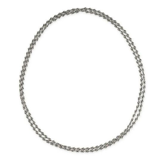 AN ANTIQUE SILVER CHAIN NECKLACE formed of a series of
