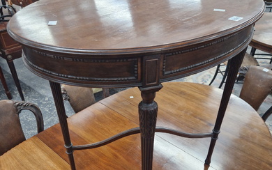 AN EARLY 20th C. MAHOGANY OVAL TABLE, THE TAPERING SQUARE LEGS JOINED BY AN X-SHAPED STRETCHER