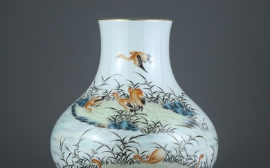 An exquisite famille-rose flower and bird pattern vase