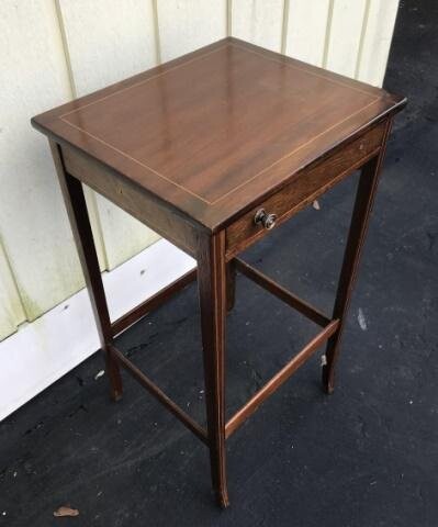 Antique English Hepplewhite Style End Table